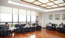 圖為張奇到人民大學檢查指導統戰工作