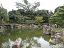 garden 意為花園，菜園等。