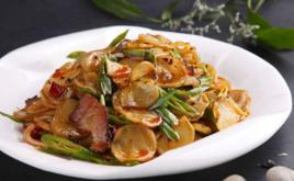 土豆炒臘肉 土豆炒臘肉