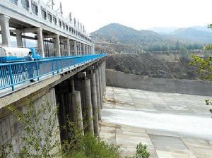 滑躍式溢洪道 滑躍式溢洪道