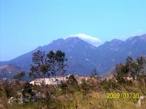 在馬水向西北方向拍攝的勾髻頂