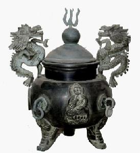 雙龍鼎，高30厘米，寬20厘米