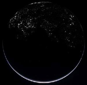 拍攝燈火通明的大陸夜景時，羅塞塔號