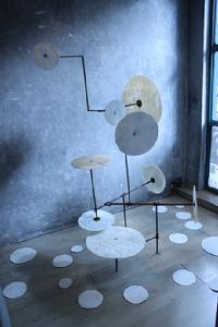 遊走，瓷、螺紋鋼，160*110*100cm，2010