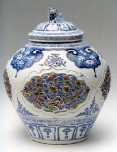 青花釉里紅開光貼花蓋罐 青花釉里紅開光貼花蓋罐