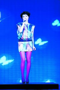 王菲獨唱《傳奇》被安排在春晚的第十個節目