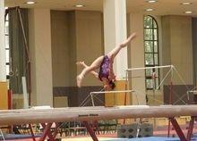 蘇露莎當年在體操館內訓練組圖(一)