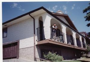 在自家陽台眺望落基山雪峰,極目百公里。