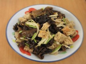 木耳拌烤麩 木耳拌烤麩