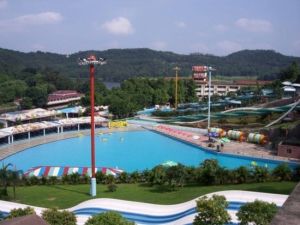 岑洞純天然礦泉樂園