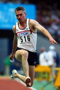 男子三級跳遠 喬恩·埃德華茲（英國）