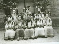 居中的長者為榮壽固倫公主