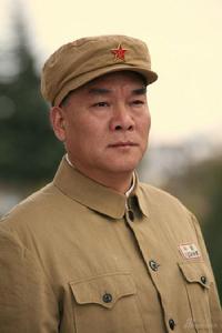 劉交心飾演王堅