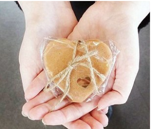 融合了牛尿的洗髮皂——“Q Shampoo”。