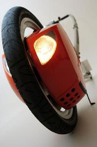 酷酷的戰立式機車