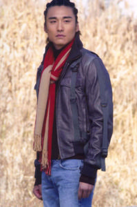 胡 兵——飾——殷 雄