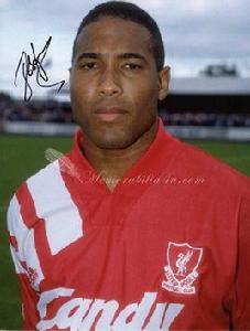 約翰·巴恩斯 約翰·巴恩斯