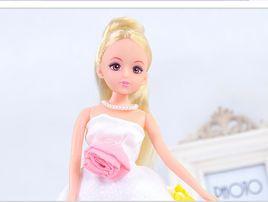 打扮芭比娃娃 打扮芭比娃娃
