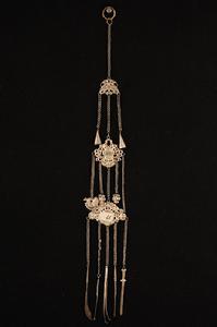 清末苗族蝴蝶帶八折花銀吊掛