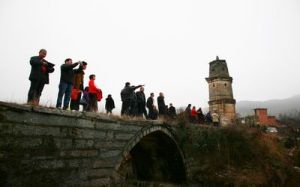 孔氏後裔在惜字塔邊規劃孔林書院。