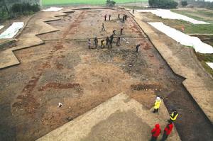 發掘三星堆遺址