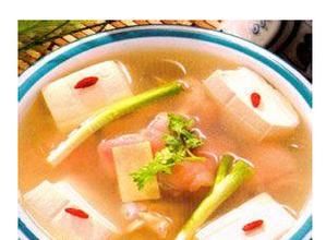 豬蹄煮豆腐絲瓜 豬蹄煮豆腐絲瓜