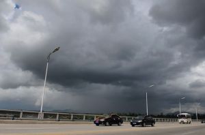 強熱帶風暴到來前