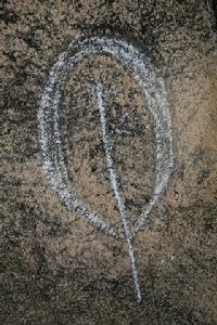 太陽紋岩畫周圍的岩石上的岩畫