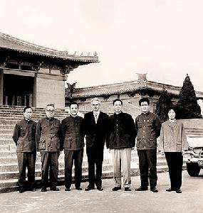 1976年4月13日 1976年4月13日