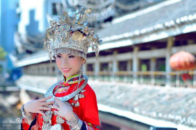 苗鄉美作曲、歌手晏敏敏