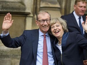 菲利普&middot;梅（左）和特里莎&middot;梅（右）