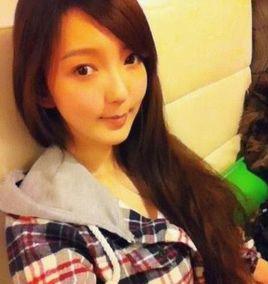 周怡[瑞麗名模，後改名為周軒菲]