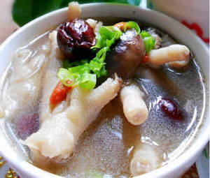 花生香菇煲鳳爪 花生香菇煲鳳爪