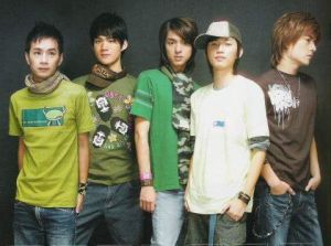 我忍住哭 我忍住哭