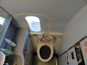 飛機上的廁所