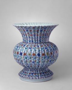 鬥彩勾蓮菊瓣尊 鬥彩勾蓮菊瓣尊