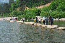 奇石走廊水中巨石路