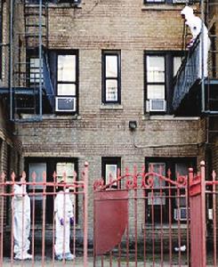 調查人員在梅爾卡多所住公寓內勘察