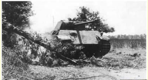 在聖洛地區與美軍裝甲部隊交火的豹G。