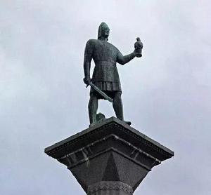 如今特隆德海姆市中心廣場上的奧拉夫雕像