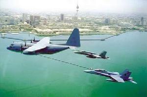 圖為KC-130加油機在進行空中加油