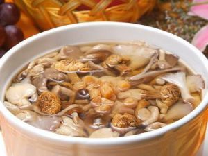 秀珍菇黃豆排骨湯