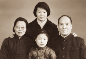李達、張乃一夫婦“全家福”合影