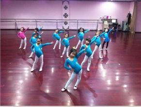 得體舞蹈 得體舞蹈