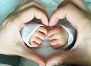 胡杏兒宣布生下小寶寶