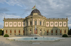 阿里亞納博物館 阿里亞納博物館