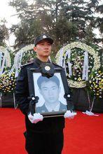 淚迎中原好特警：沈戰東，一路走好!