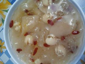 銀耳蓮子雪梨羹 銀耳蓮子雪梨羹