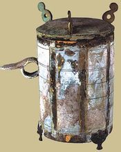 西漢馬王堆鎏金嵌玉銅卮 西漢馬王堆鎏金嵌玉銅卮