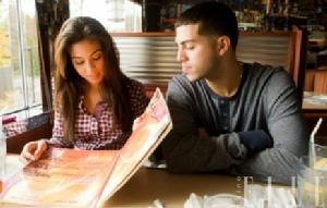 儘量選擇公共場合防止約會暴力